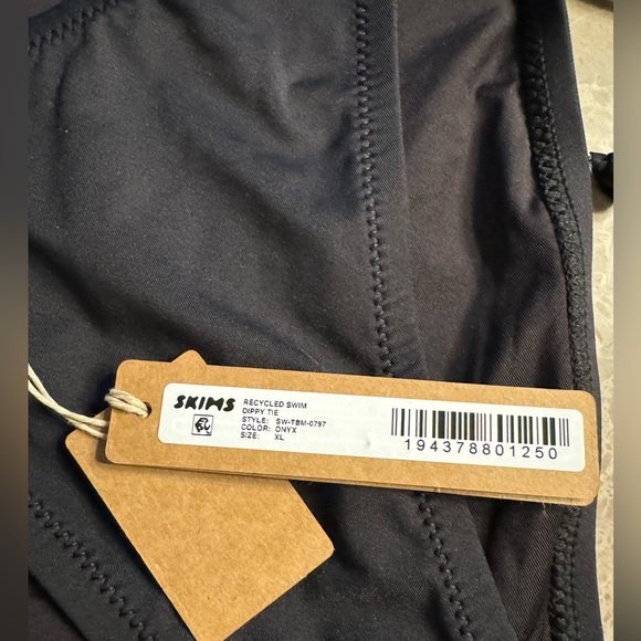 SKIMS SIGNATURE SWIM
DIPPED TIE BOTTOM - Picture 8 of 9